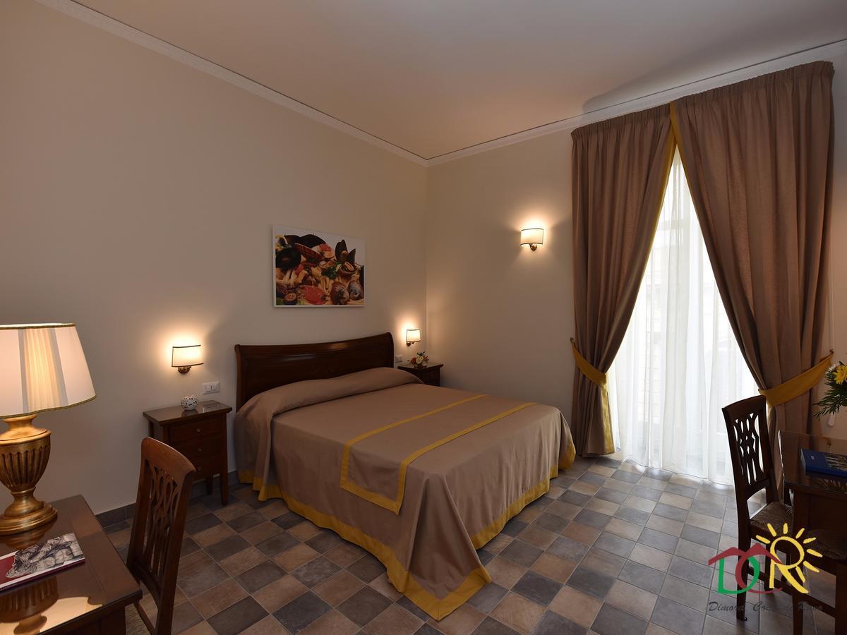 Dimora Conte Di Ruvo Bed & Breakfast Napoli Bagian luar foto